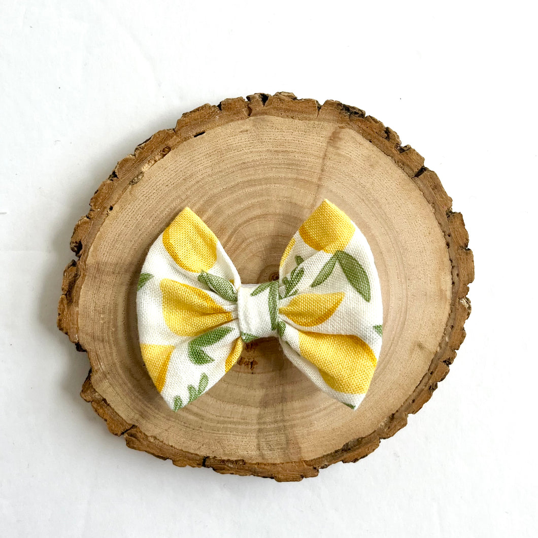 lemons-white | classic bow