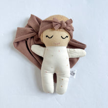 Load image into Gallery viewer, strawberry blonde/almond | baby ragdoll
