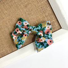 Load image into Gallery viewer, rosa - chambray | sailor bow
