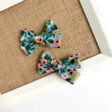 Load image into Gallery viewer, rosa - chambray | school girl bow
