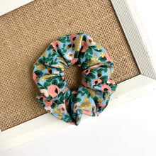 Load image into Gallery viewer, rosa - chambray | scrunchie
