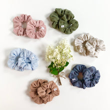 Load image into Gallery viewer, linen scrunchie | berry
