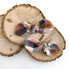 Load image into Gallery viewer, nutmeg plaid | knotted bow
