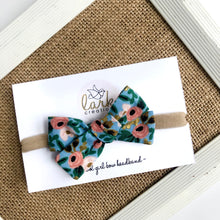 Load image into Gallery viewer, rosa - chambray | school girl bow
