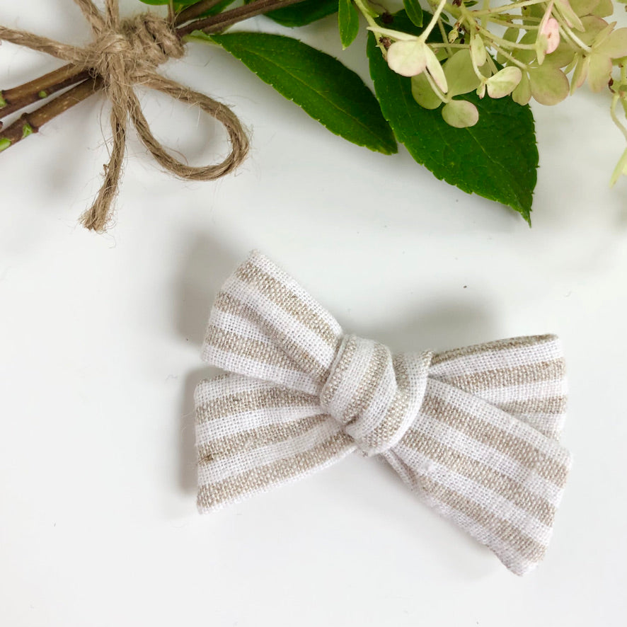 linen school girl bow | woven stripe-natural