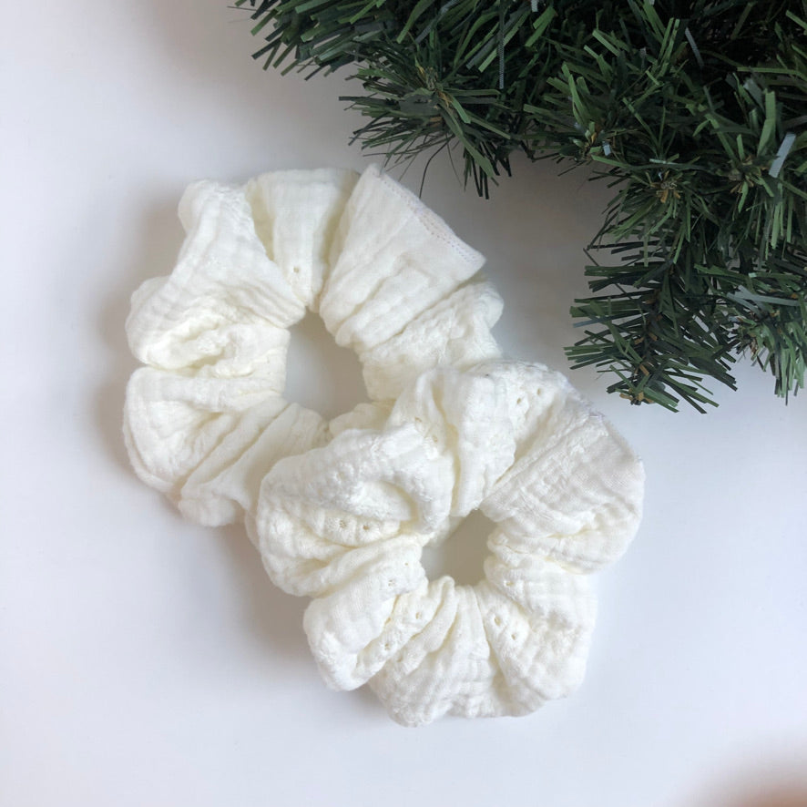 embroidered gauze-white | scrunchie