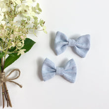 Load image into Gallery viewer, linen classic bow | capri
