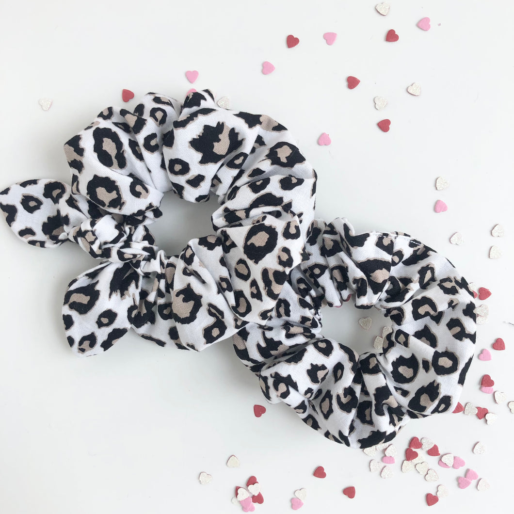 on safari | scrunchie